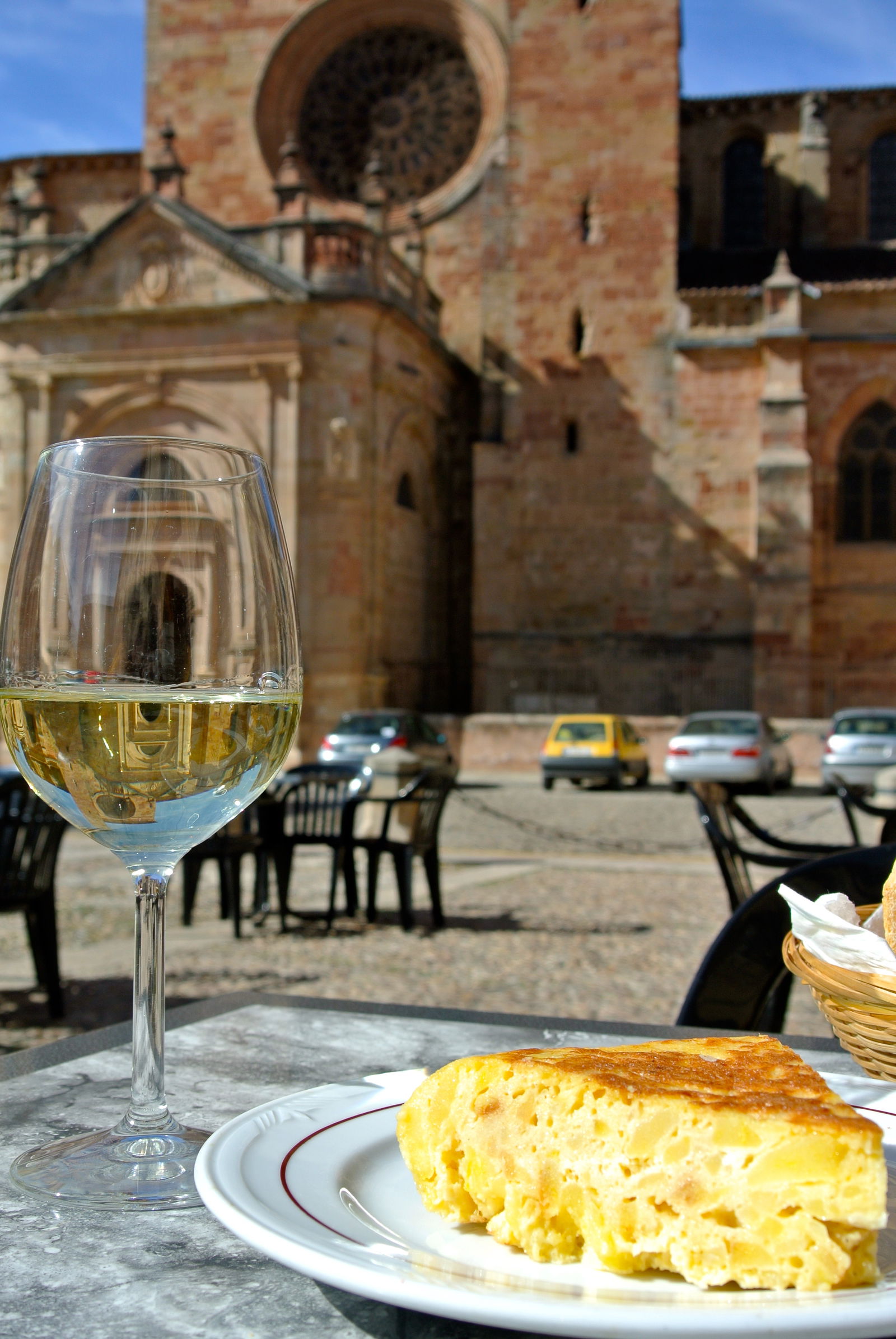 How to Pair Spanish Tapas and Wine